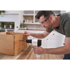 Akumulatorowa wiertarko-wkrętartka Black+Decker Reviva, 12 V