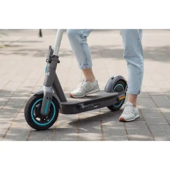 Hulajnoga elektryczna Motus Scooty 10 2022, silnik 350 W, 60 km zasięgu