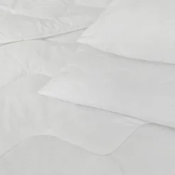Kołdra 160 x 200 cm Sandby, biała mikrofibra