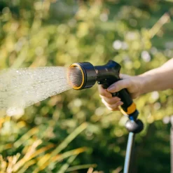 Pistolet zraszający Fiskars Solid, z uniwersalnym złączem, czarny